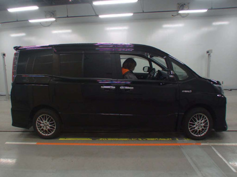 2018 Toyota Noah ZWR80W[2]