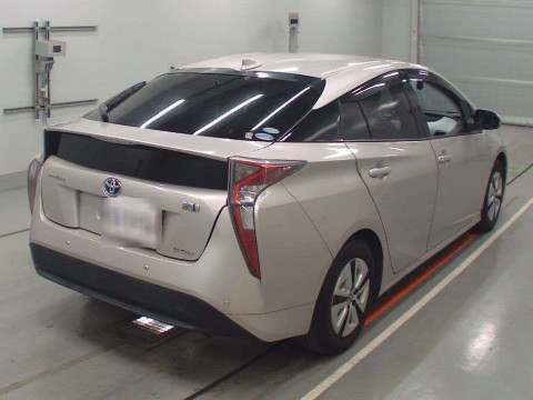 2016 Toyota Prius ZVW55[1]