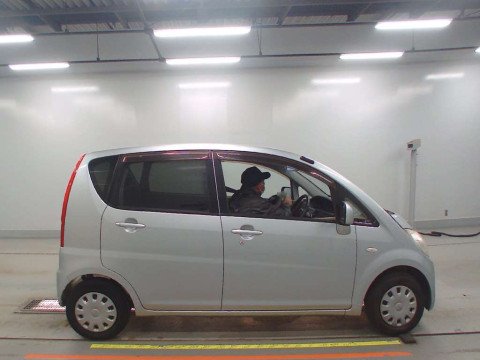 2009 Daihatsu Move L175S[2]