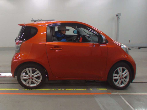 2011 Toyota iQ NGJ10[2]