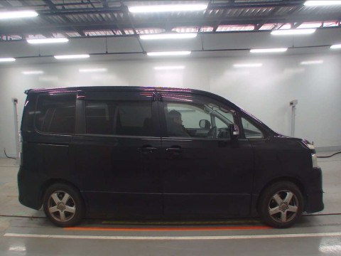 2008 Toyota Voxy ZRR70W[2]