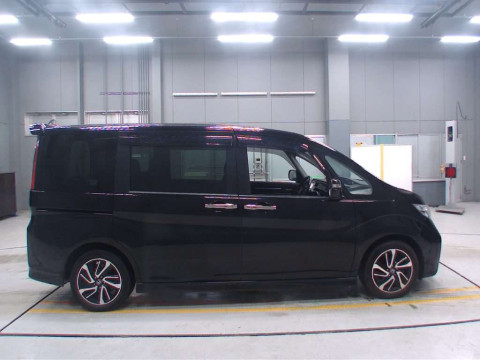 2015 Honda Step WGN Spada RP3[2]