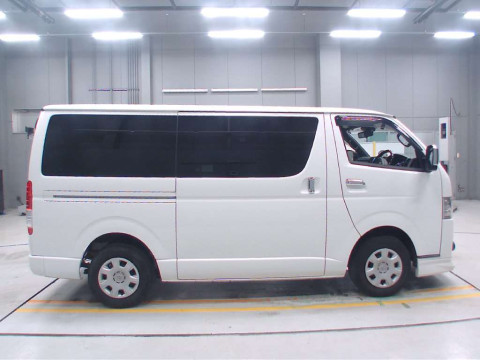 2022 Toyota Hiace Van GDH201V[2]