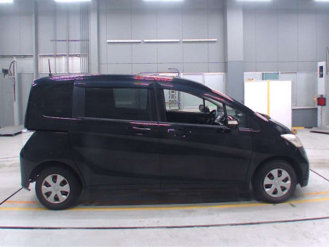 2013 Honda Freed GB3[2]