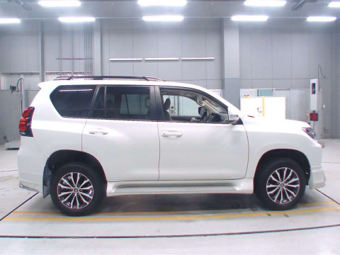 2020 Toyota Land Cruiser Prado TRJ150W[2]