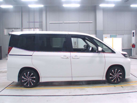 2022 Toyota Noah MZRA90W[2]