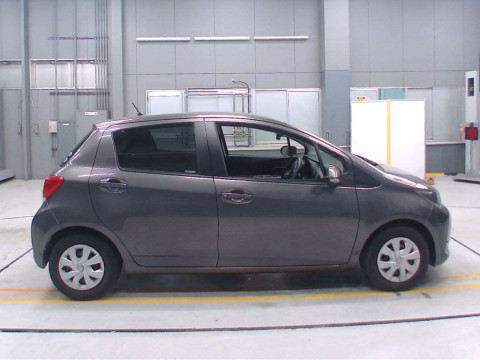 2016 Toyota Vitz NSP130[2]