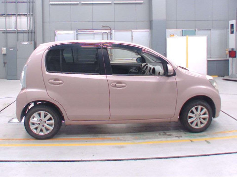 2015 Toyota Passo NGC30[2]