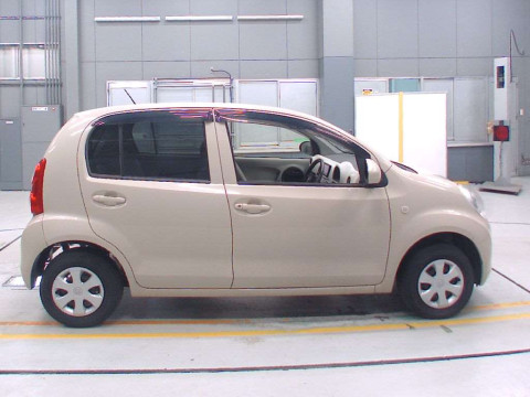 2014 Toyota Passo KGC30[2]