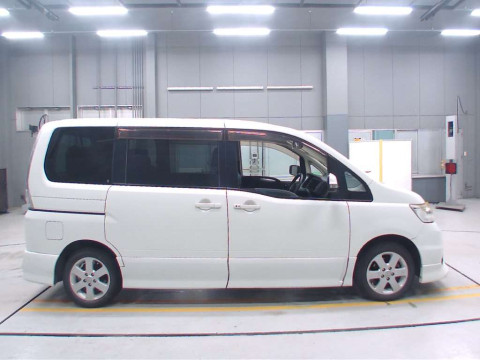 2010 Nissan Serena CC25[2]