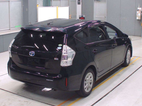 2012 Toyota Prius alpha ZVW41W[1]