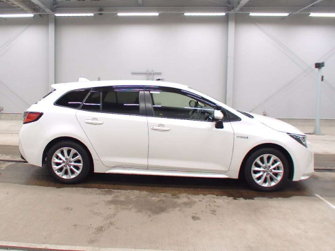 2020 Toyota Corolla Touring Wagon ZWE211W[2]