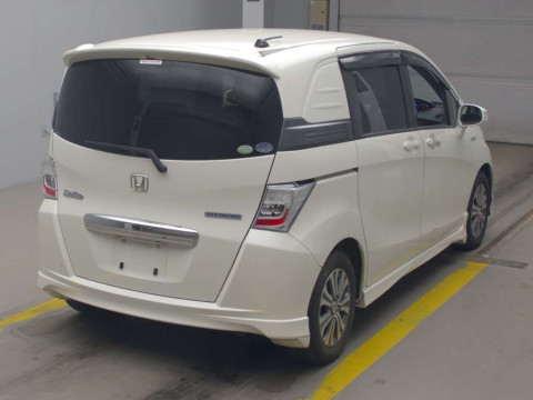 2012 Honda Freed spike hybrid GP3[1]