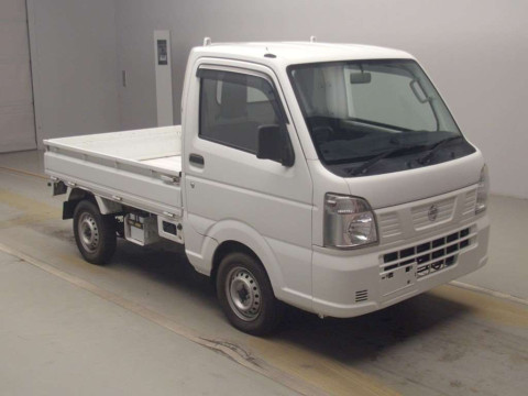 2015 Nissan NT100 Clipper DR16T[2]