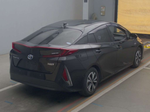 2018 Toyota Prius PHV ZVW52[1]