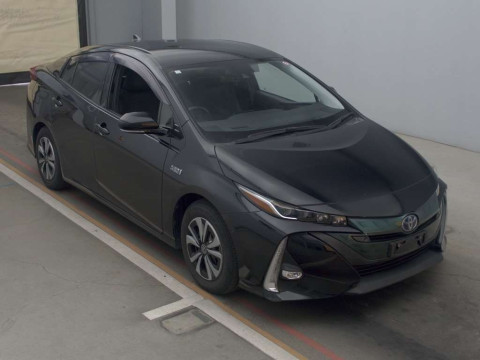 2018 Toyota Prius PHV ZVW52[2]