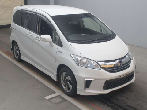 2015 Honda Freed hybrid GP3[2]