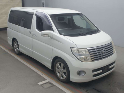 2005 Nissan Elgrand E51[2]