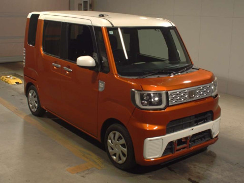 2015 Daihatsu Wake LA700S[2]