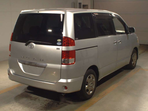 2006 Toyota Noah AZR60G[1]