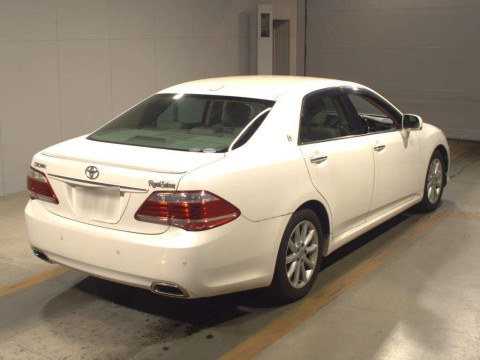 2011 Toyota Crown GRS200[1]