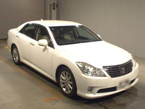 2011 Toyota Crown GRS200[2]