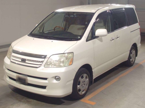 2005 Toyota Noah AZR60G[0]