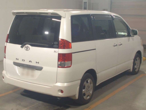 2005 Toyota Noah AZR60G[1]