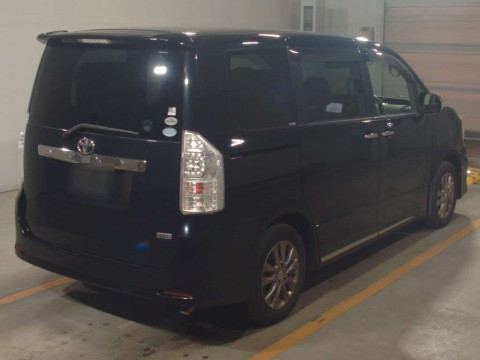 2012 Toyota Voxy ZRR70W[1]