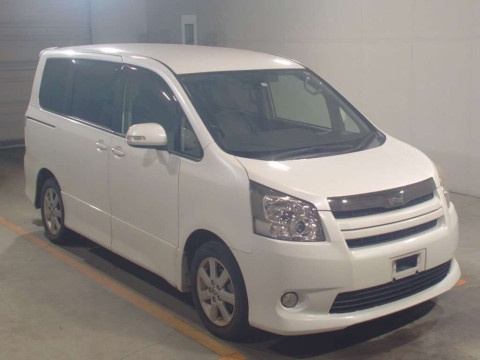 2009 Toyota Noah ZRR70W[2]