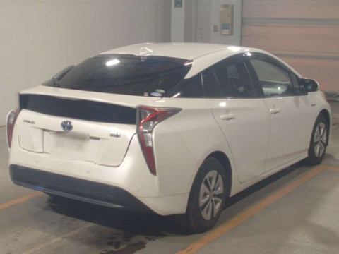 2016 Toyota Prius ZVW51[1]