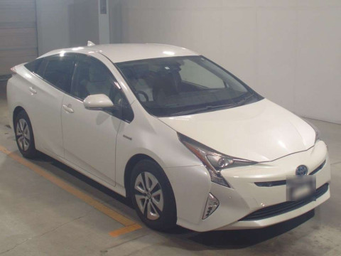 2016 Toyota Prius ZVW51[2]