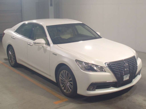 2015 Toyota Crown Hybrid AWS210[2]