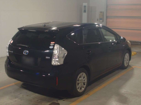 2012 Toyota Prius alpha ZVW41W[1]