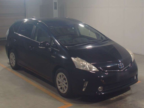 2012 Toyota Prius alpha ZVW41W[2]