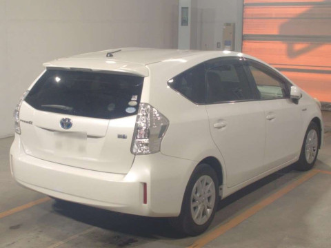 2012 Toyota Prius alpha ZVW41W[1]