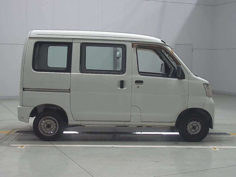 2011 Daihatsu Hijet Cargo S321V[2]