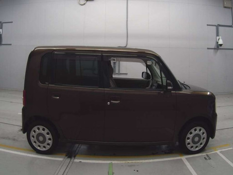 2010 Daihatsu Move Conte L575S[2]