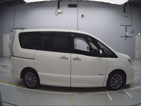 2014 Nissan Serena HC26[2]