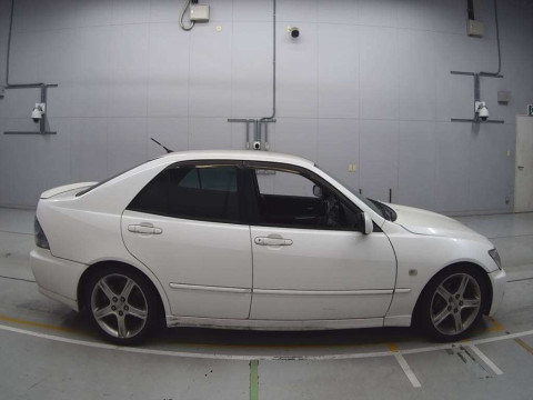 2004 Toyota Altezza SXE10[2]