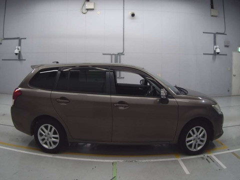 2014 Toyota Corolla Fielder NZE161G[2]