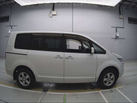 2015 Mitsubishi Delica D5 CV2W[2]