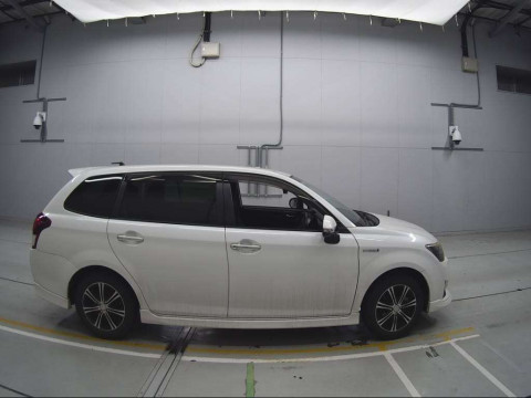 2014 Toyota Corolla Fielder NKE165G[2]