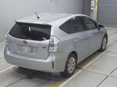 2012 Toyota Prius alpha ZVW41W[1]