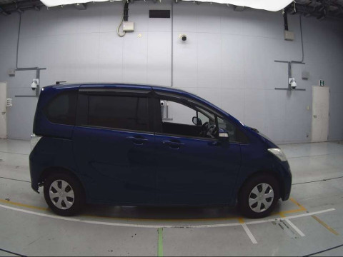 2012 Honda Freed GB3[2]