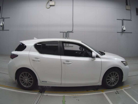 2012 Lexus CT ZWA10[2]