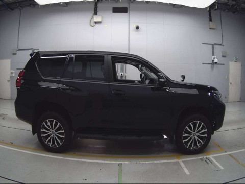 2018 Toyota Land Cruiser Prado TRJ150W[2]