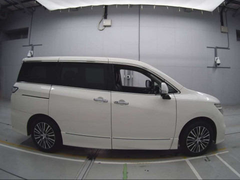 2014 Nissan Elgrand TE52[2]