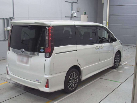 2015 Toyota Noah ZRR80W[1]