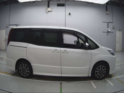 2015 Toyota Noah ZRR80W[2]